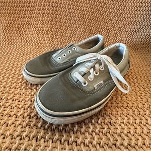 MENS size 4.5 2000’s two tone grey VANS.